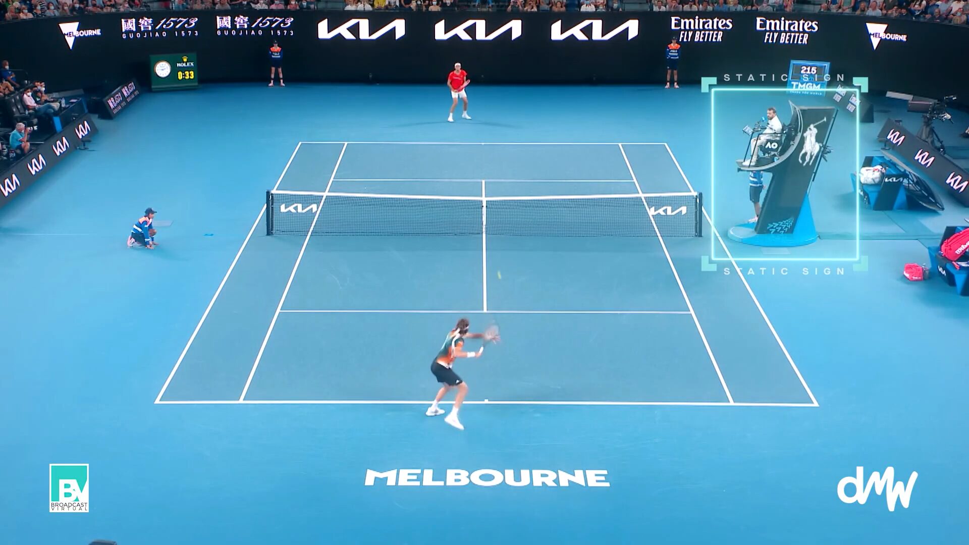 Panneau publicitaire virtuel près de la chaise d’arbitre lors d’un match de tennis